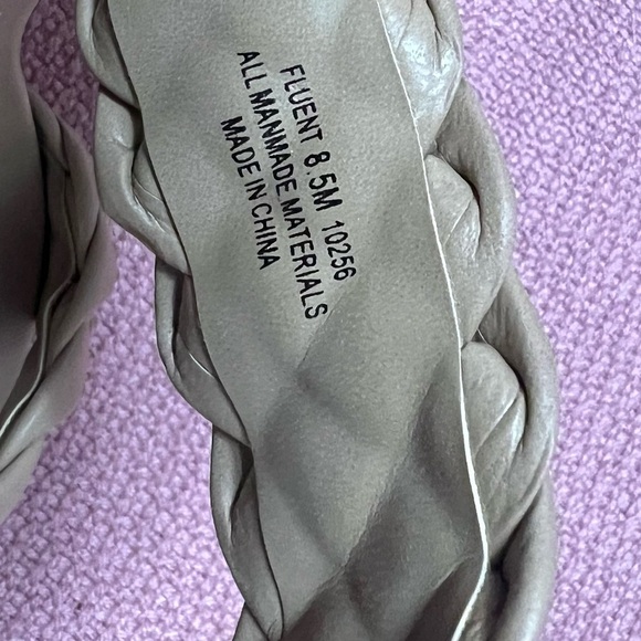 OTBT Size 8.5 M Tan Embossed Braided Fluent Wedge Sandal Slip On Comfort Resort - Picture 8 of 9